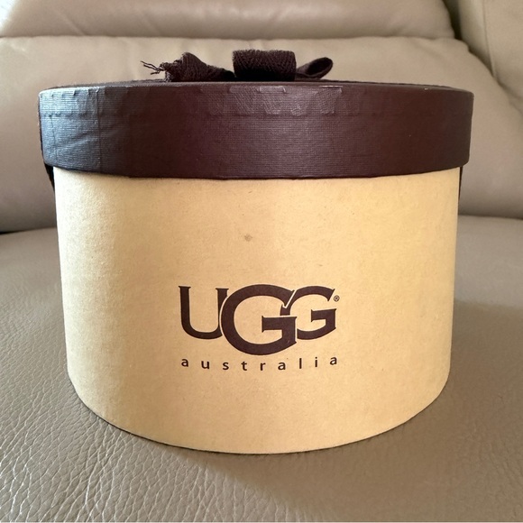 New UGG Grey Earmuffs Shearling Sheepskin Genuine Leather Trim Polyester Fill OS - Picture 12 of 16